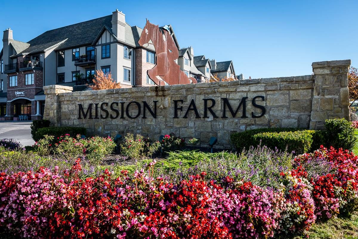 Mission 106 Luxury Apartments and Mission Farms entrance sign